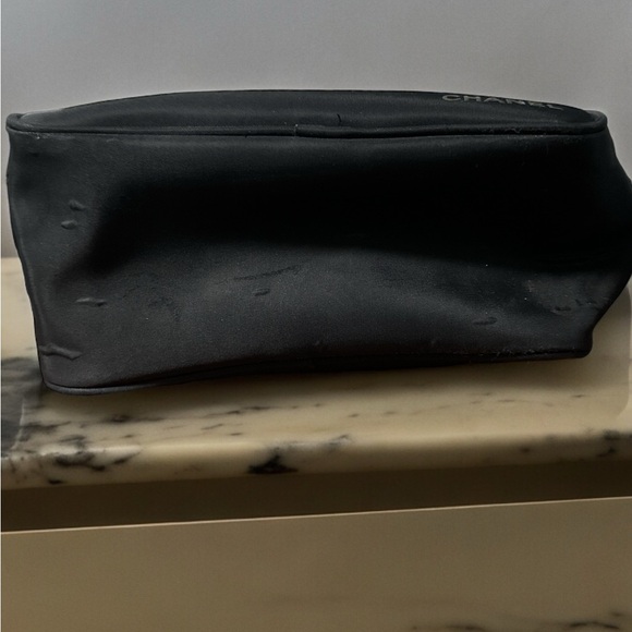 CHANEL TRAVEL TOILETRIES BAG - Picture 3 of 6